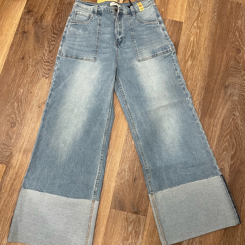 Brand:Vibrant- NWT
Size 15
Wide leg/wide cuff